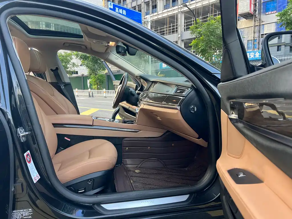 BMW 7 Series — миниатюра 13