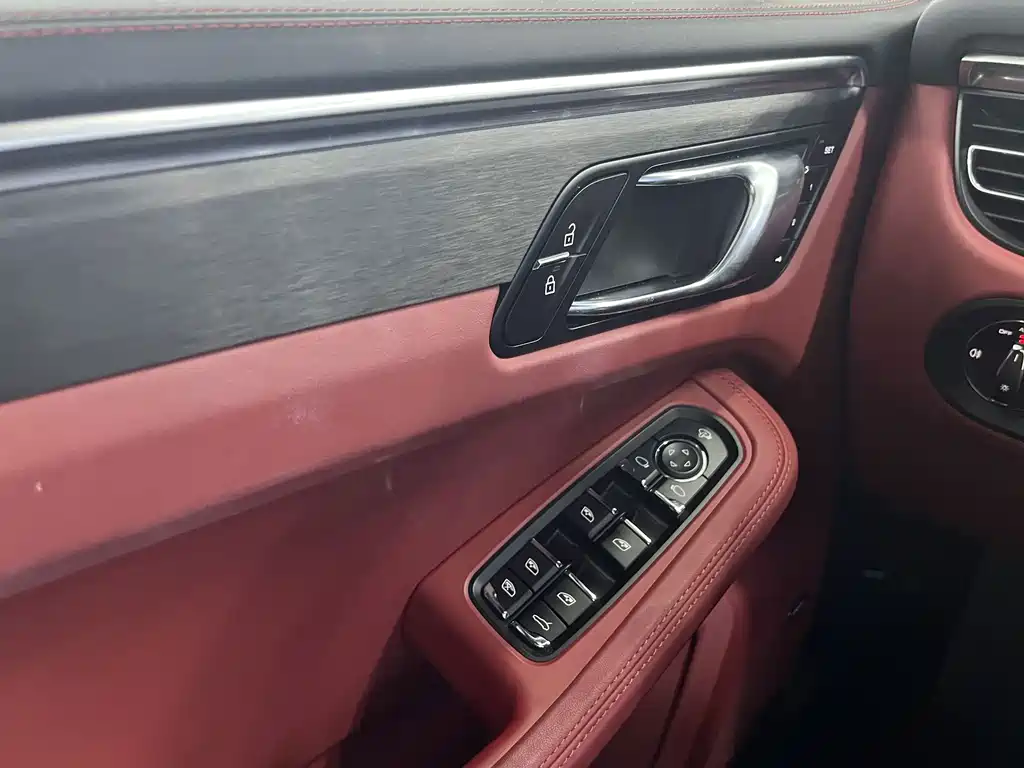 Porsche Macan — миниатюра 13