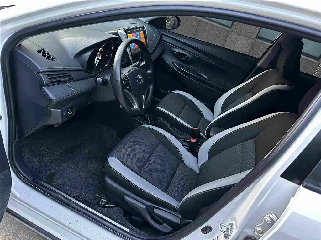 Toyota Yaris L — миниатюра 5