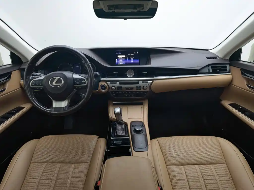 Lexus ES 2015 300h Comfort