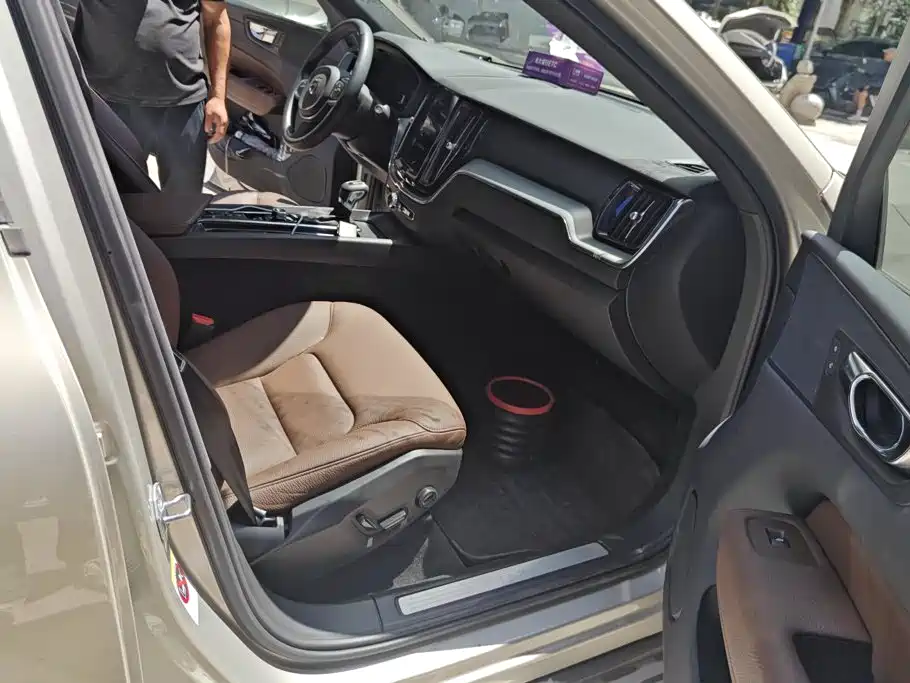 Volvo XC60 — миниатюра 8