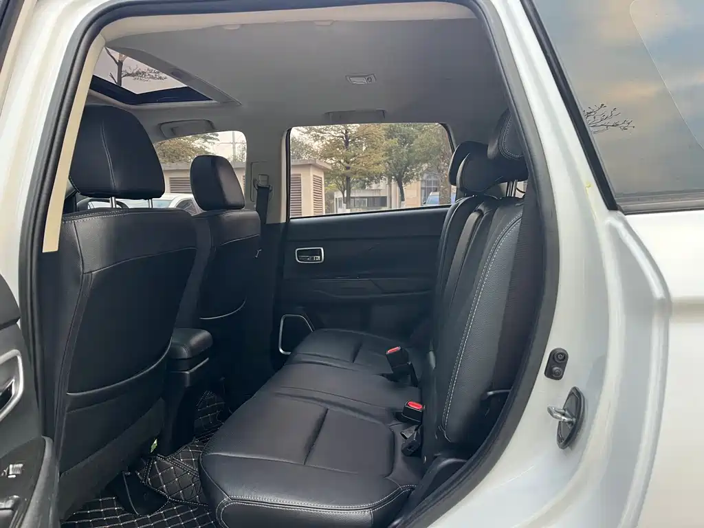 MITSUBISHI OUTLANDER