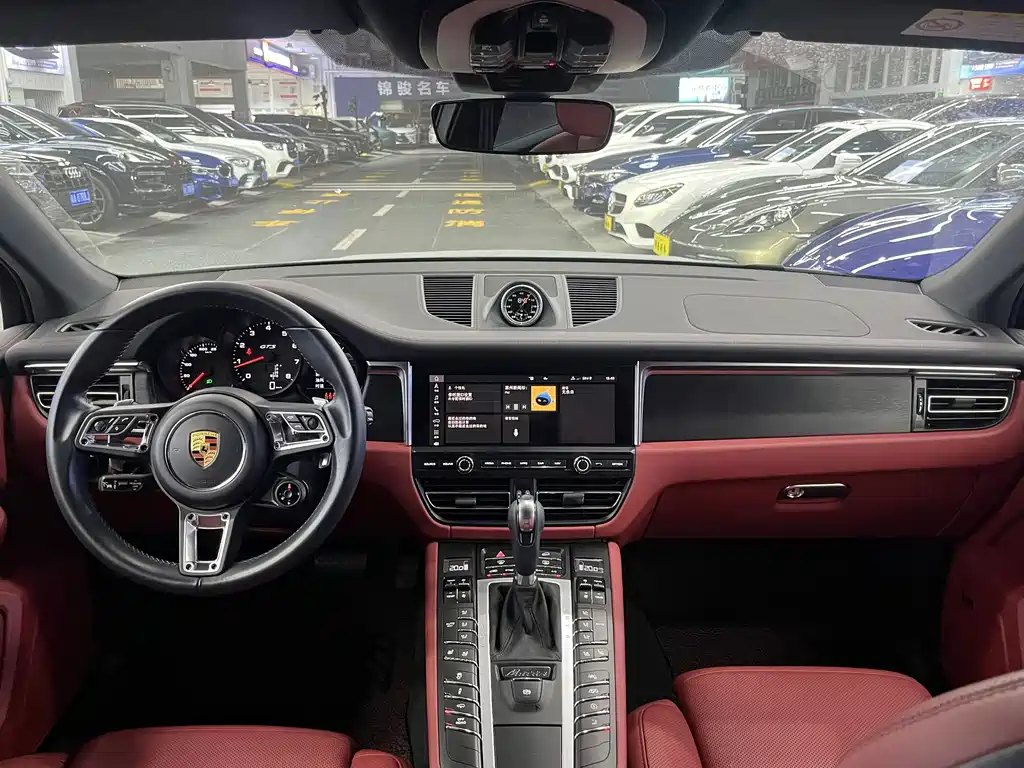 Porsche Macan — миниатюра 11