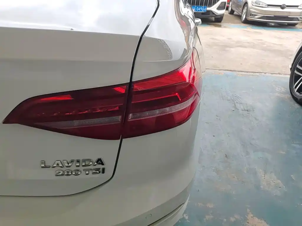 Volkswagen Lavida — миниатюра 8