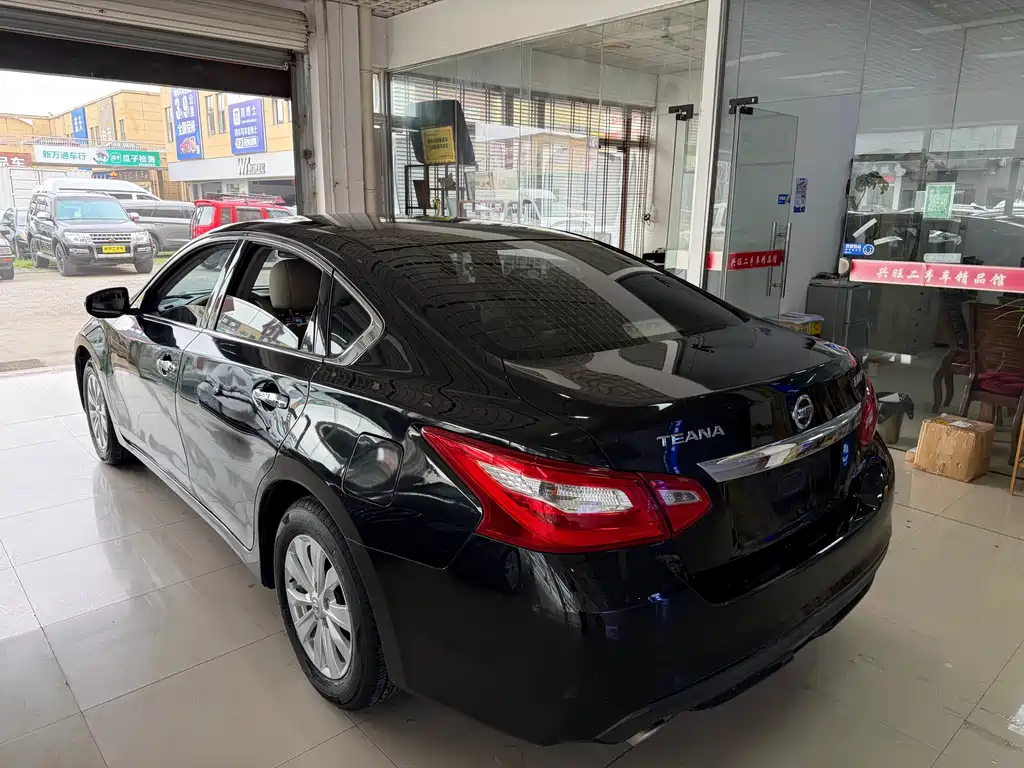NISSAN TEANA