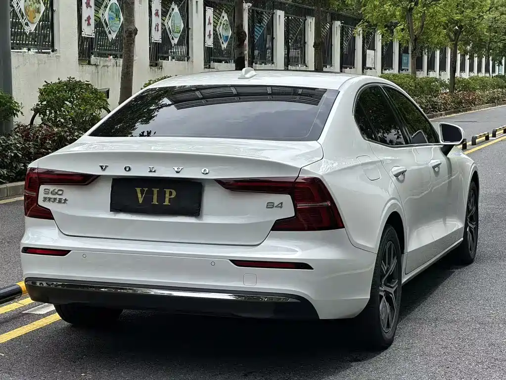 Volvo S60 2026 B4 Luxury