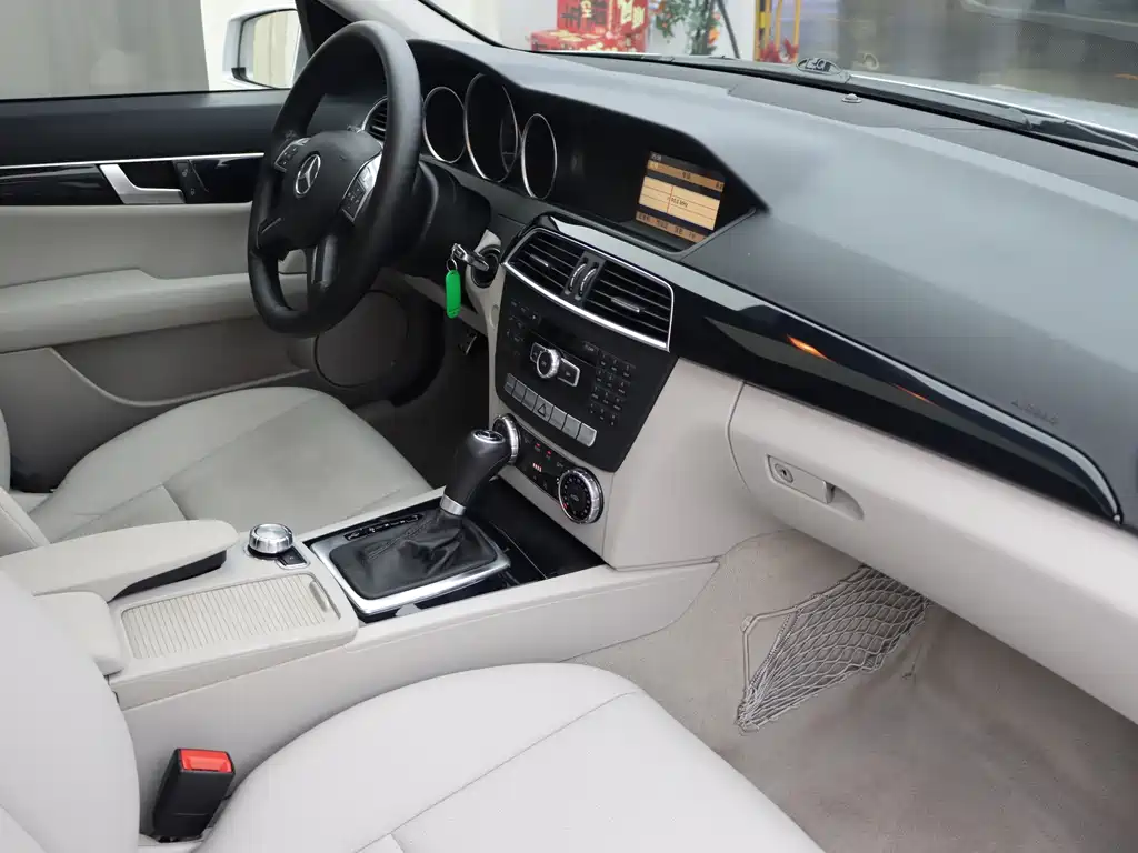 Mercedes-Benz C-Class — миниатюра 10