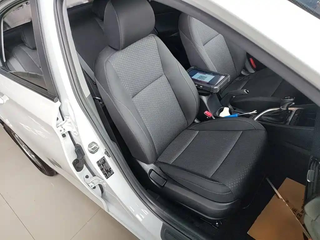 Hyundai Elantra — миниатюра 25