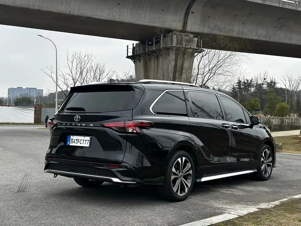 TOYOTA GREVIA
