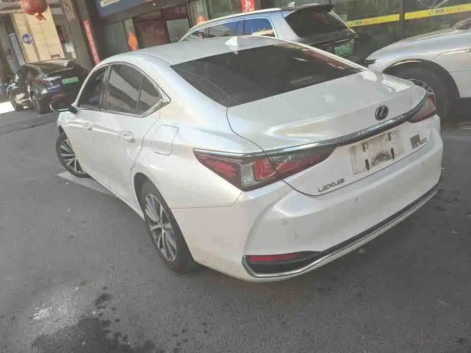 Lexus ES — миниатюра 6
