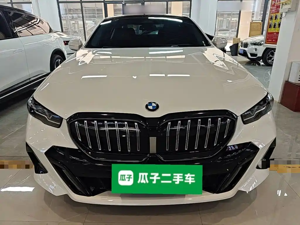 BMW 5 Series — миниатюра 3