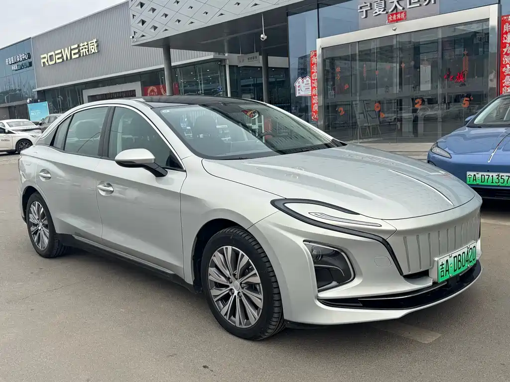 Hongqi HONGQI E QM5