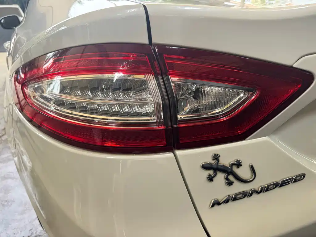 Ford Mondeo — миниатюра 6