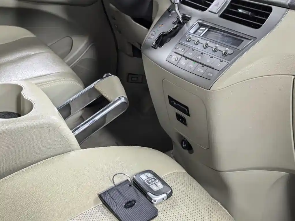 BYD M6 — миниатюра 16