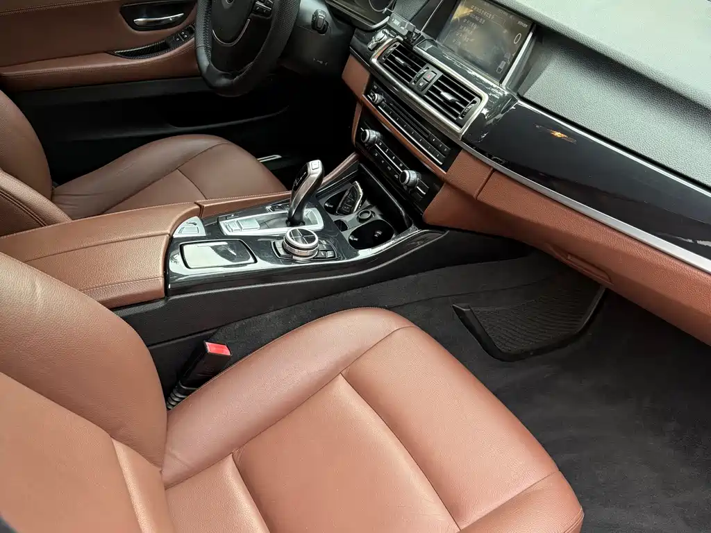 BMW 5 Series — миниатюра 6