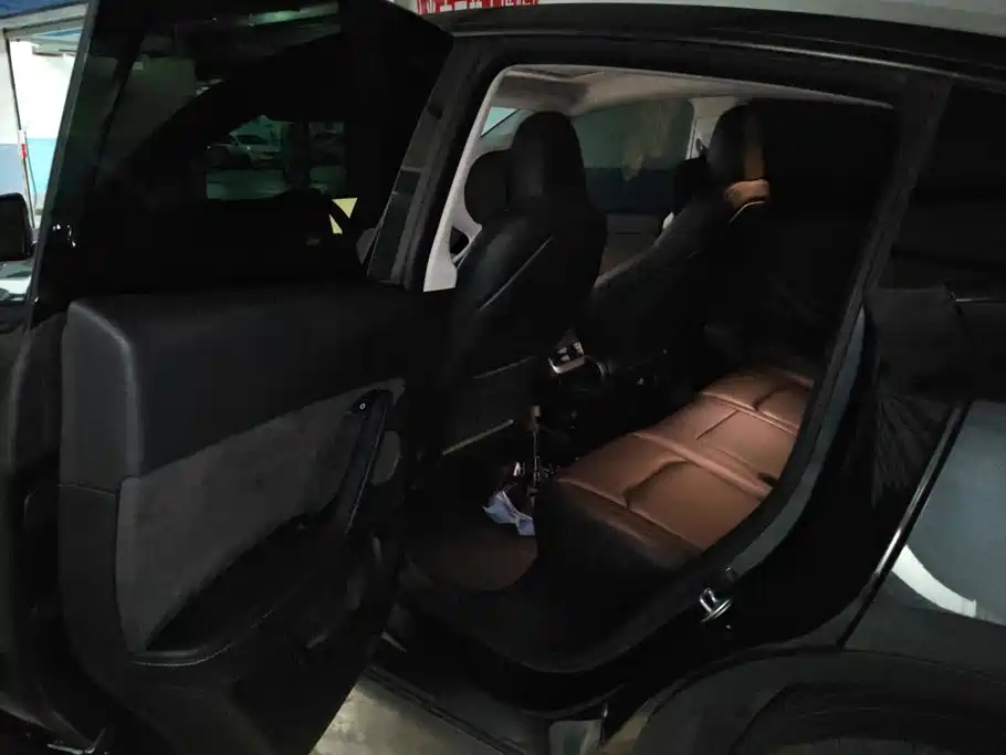 Tesla Model Y — миниатюра 11