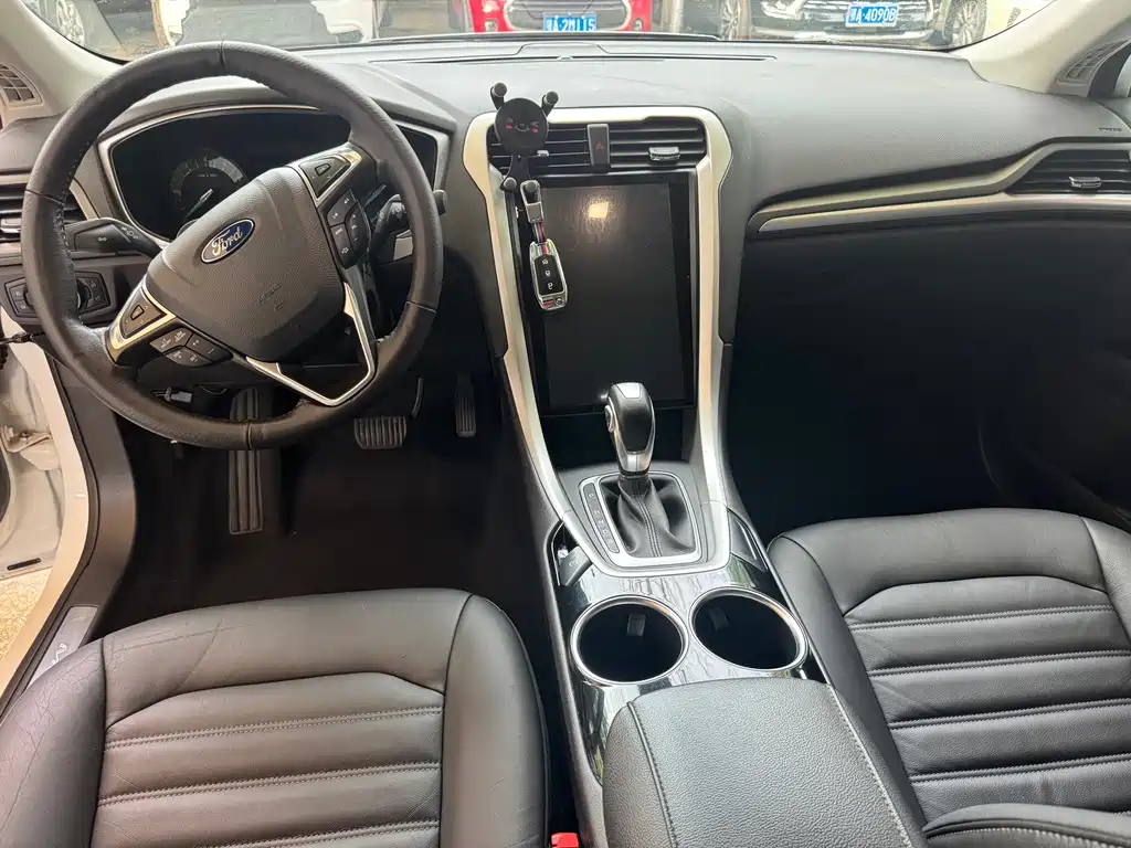 Ford Mondeo — миниатюра 9