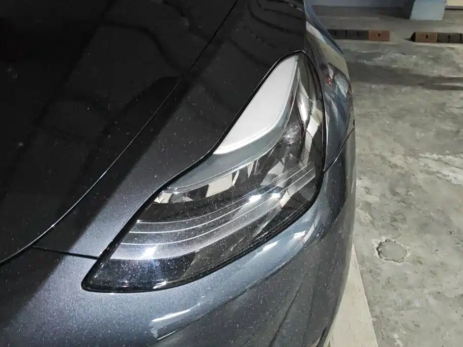 Tesla Model Y — миниатюра 5