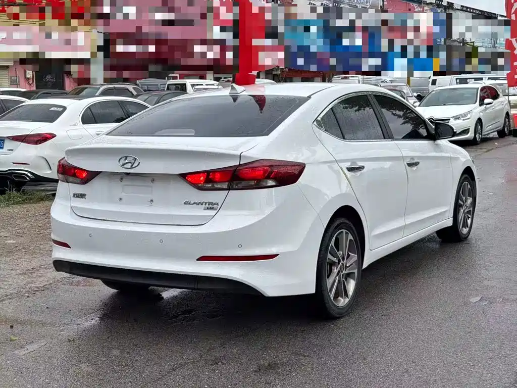 Hyundai Elantra — миниатюра 5