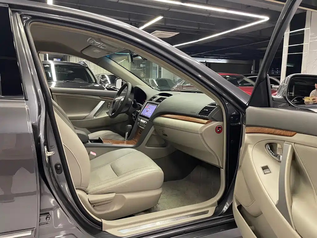 Toyota Camry — миниатюра 8