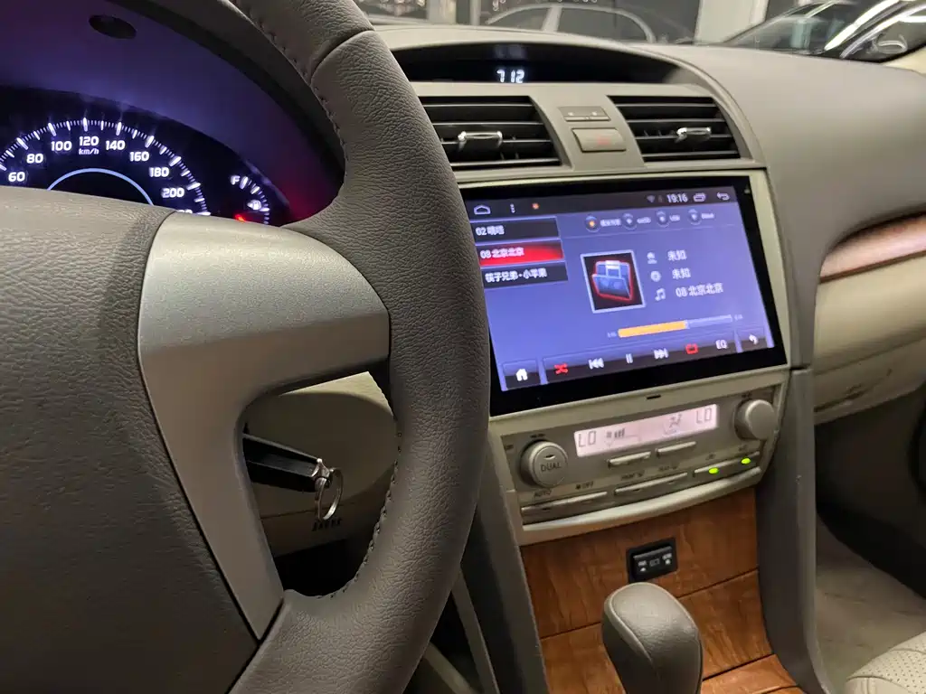 Toyota Camry — миниатюра 17