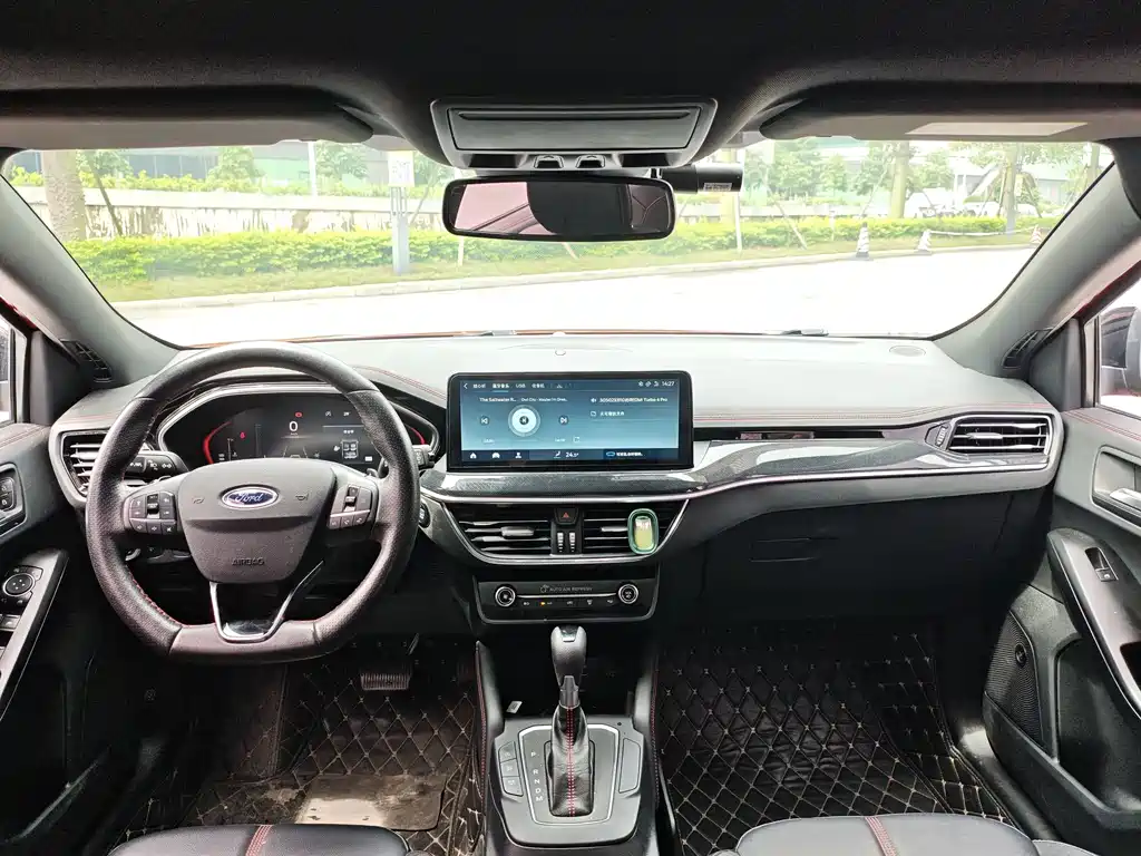 Ford Focus 2022 EcoBoost 180 AT ST Line