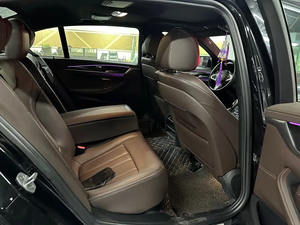BMW 5 Series — миниатюра 11