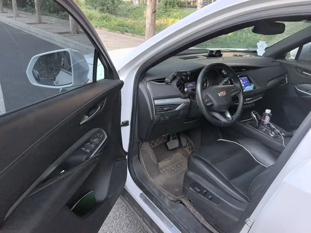 Cadillac XT4 — миниатюра 12