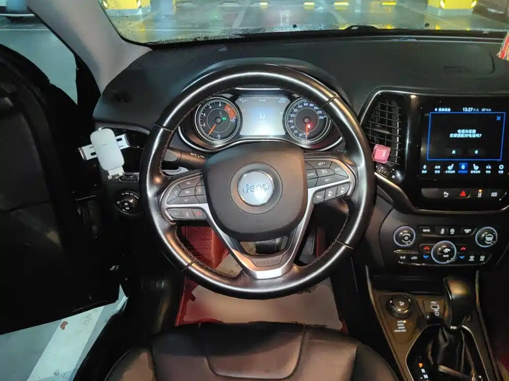 Jeep Cherokee — миниатюра 6