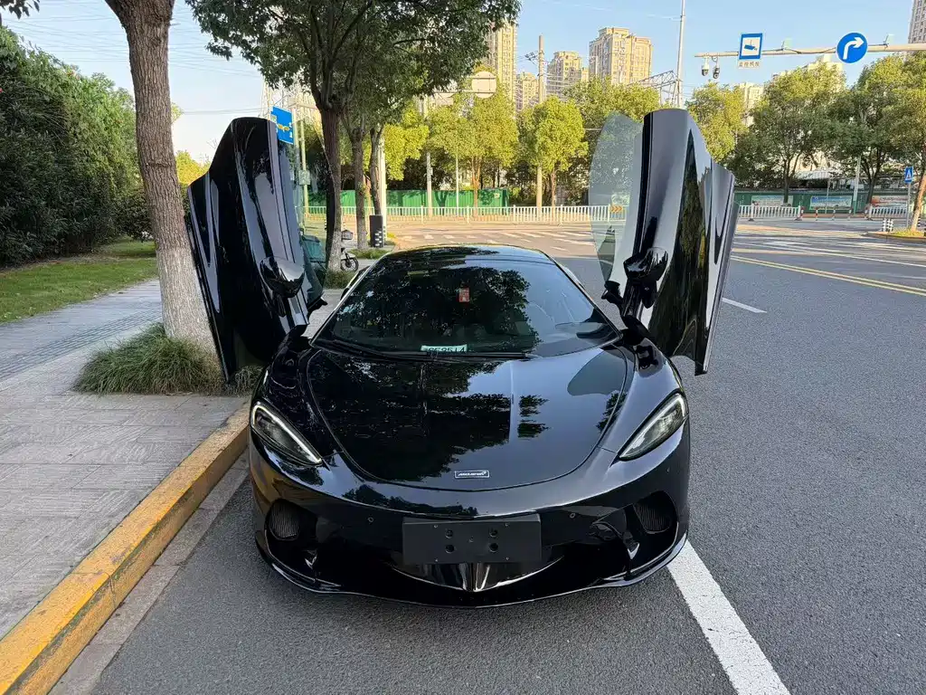 McLaren GT 2024