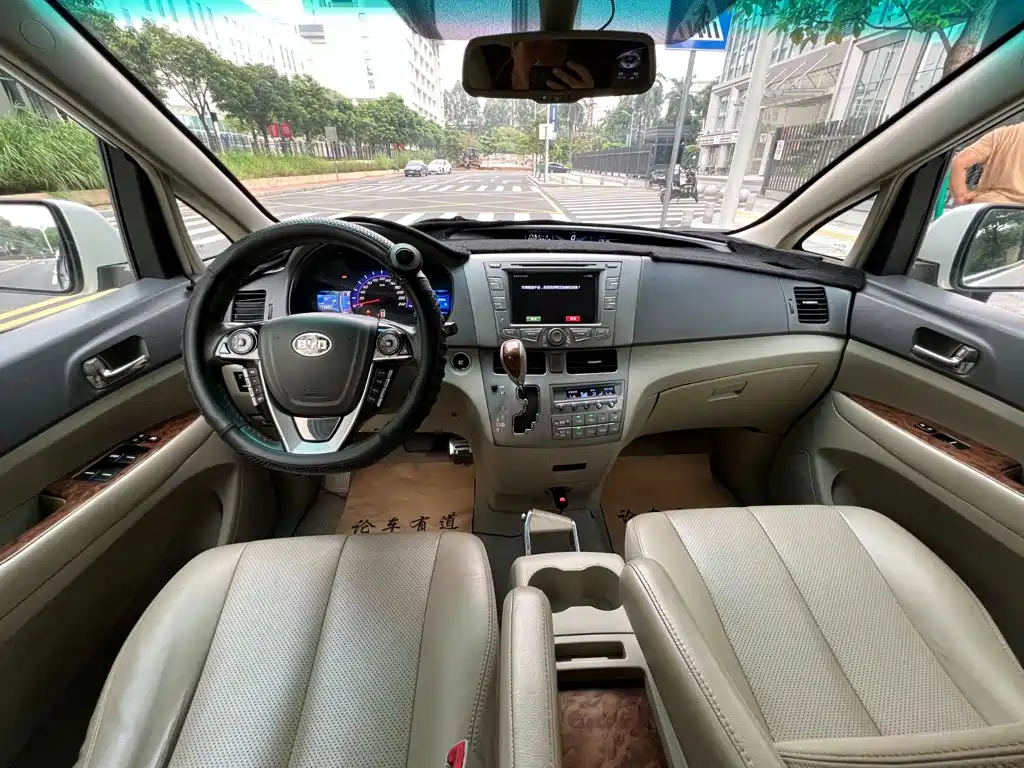 BYD M6 — миниатюра 5