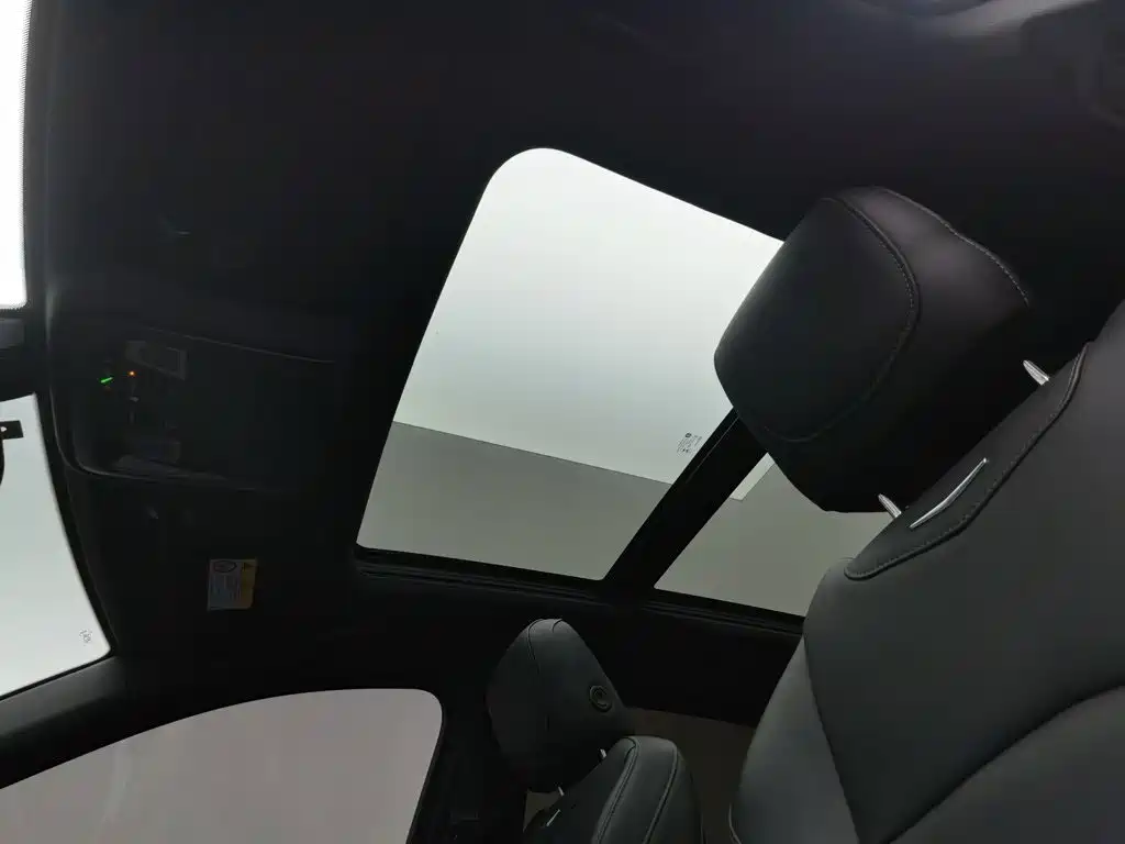 Cadillac XT4 — миниатюра 14