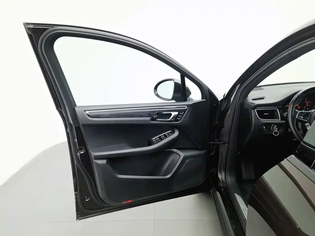 Porsche Macan — миниатюра 8