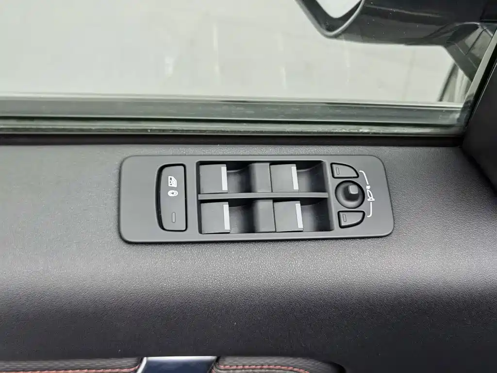 Land Rover Discovery Sport — миниатюра 9