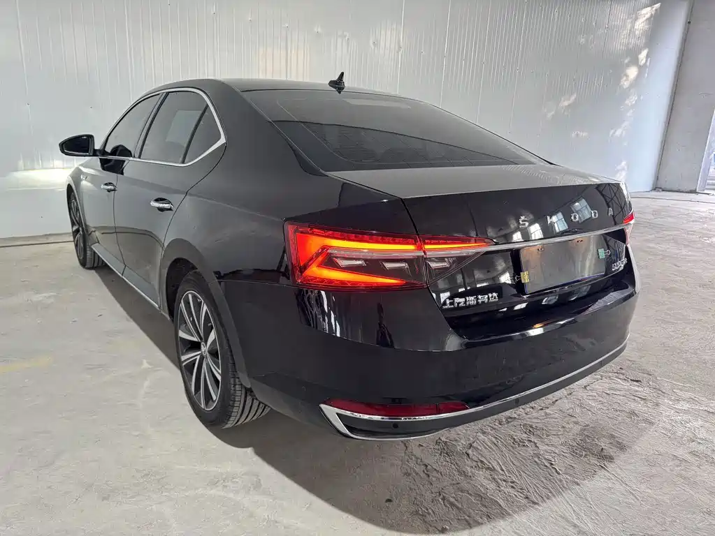 Skoda Superb — миниатюра 6