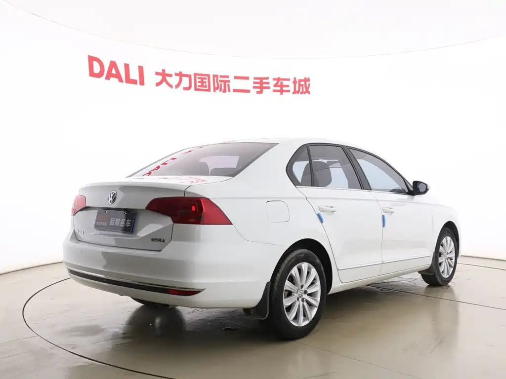VOLKSWAGEN BORA