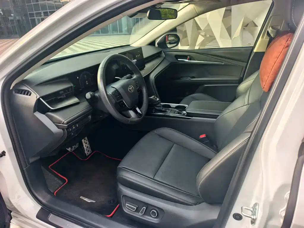 Toyota Camry — миниатюра 5