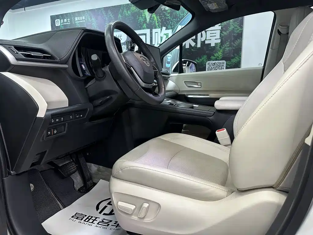 Toyota Sienna — миниатюра 13