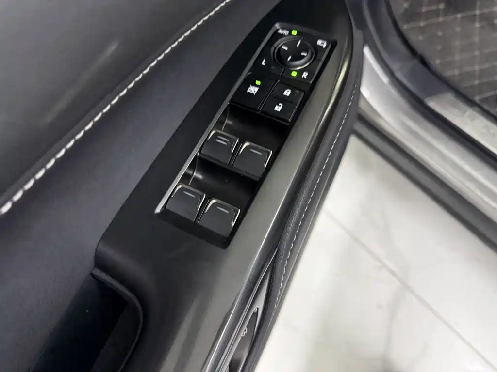 Lexus NX — миниатюра 9