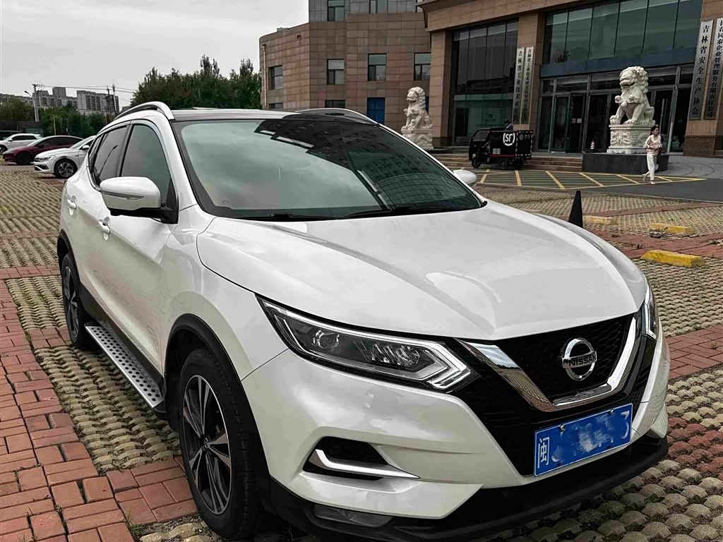 Nissan Qashqai 2.0 л 2022 г. Белый, пробег 30000 км