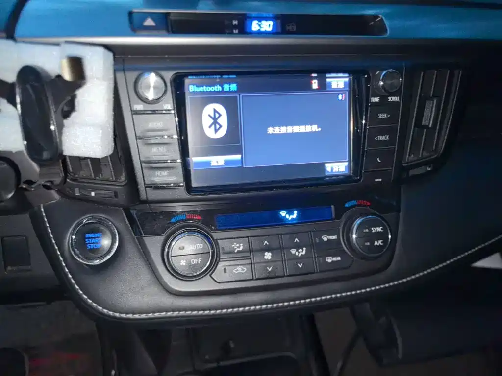 Toyota RAV4 — миниатюра 9