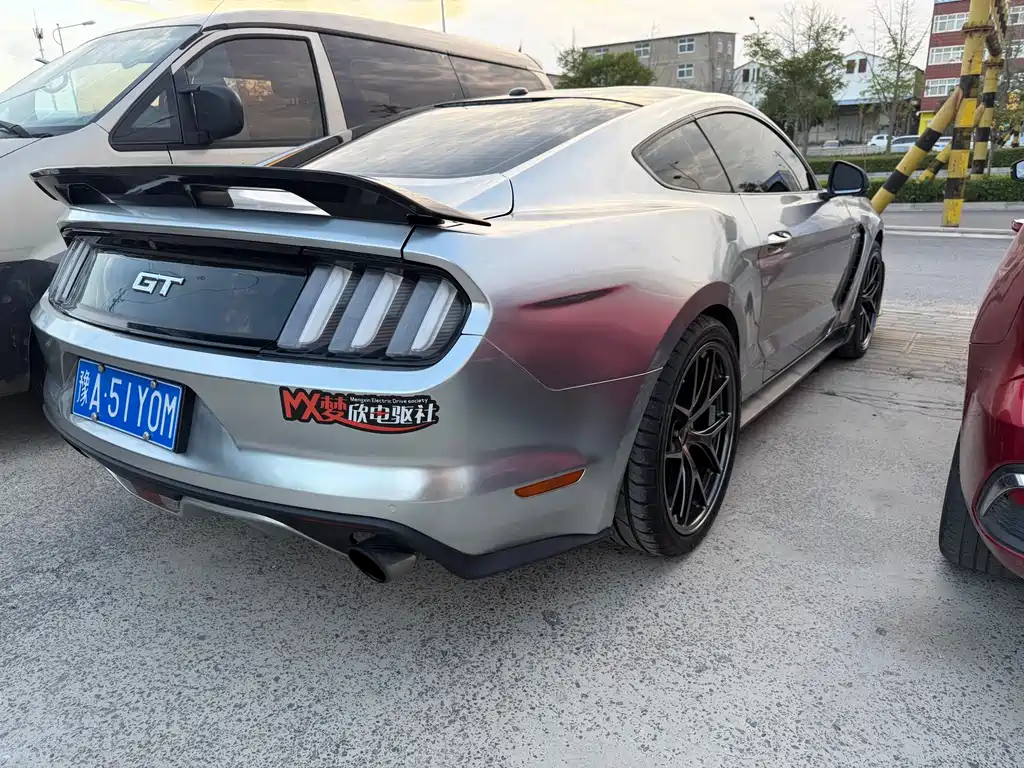 Ford Mustang — миниатюра 8