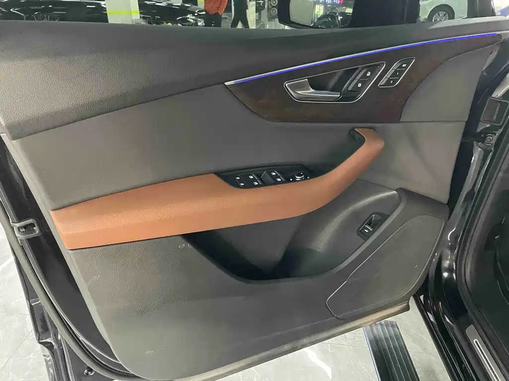 Audi Q7 — миниатюра 7