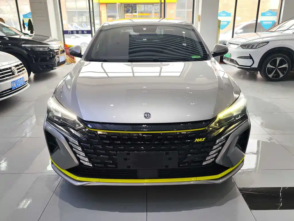 DONGFENG YI HYUN MAX