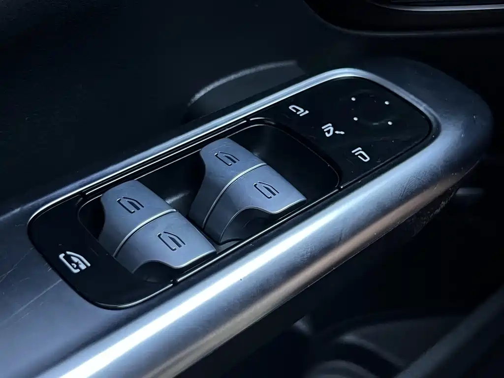 Mercedes-Benz C-Class — миниатюра 12