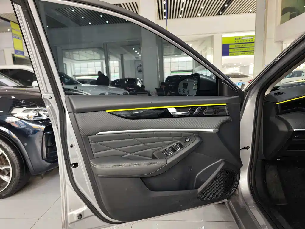 DONGFENG YI HYUN MAX