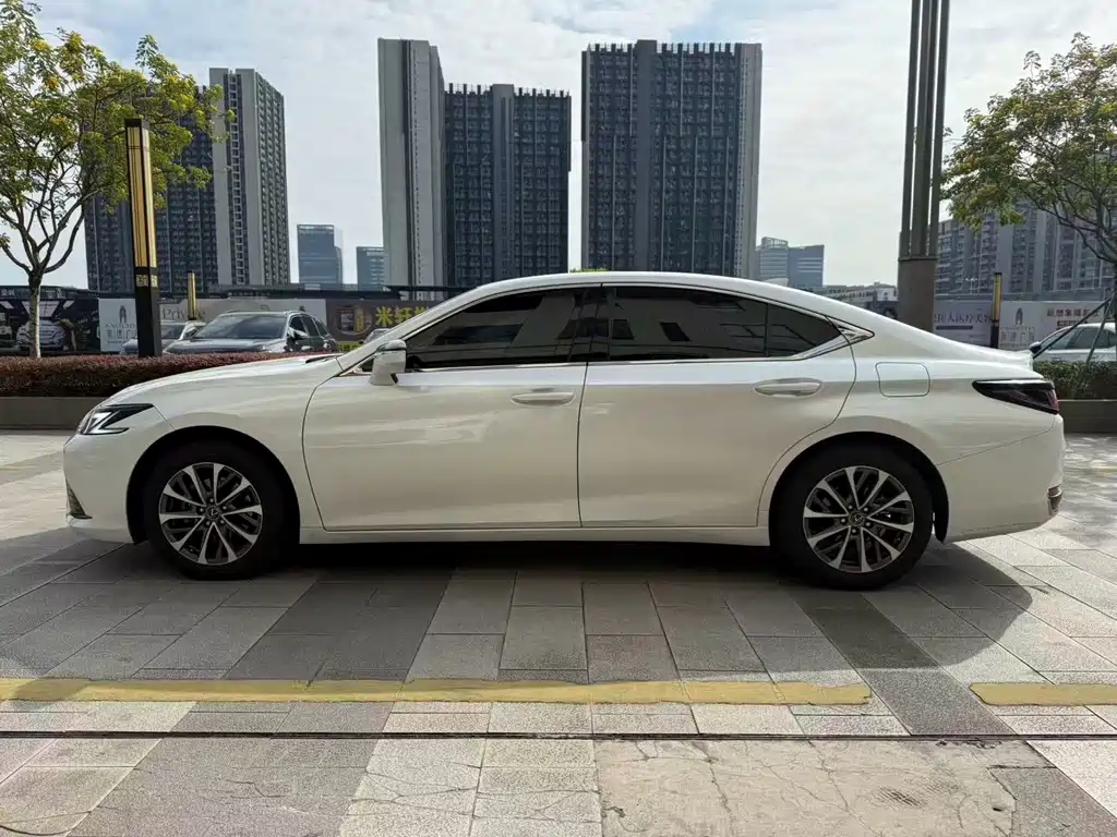 Lexus ES — фотографии объявления, Фото 3