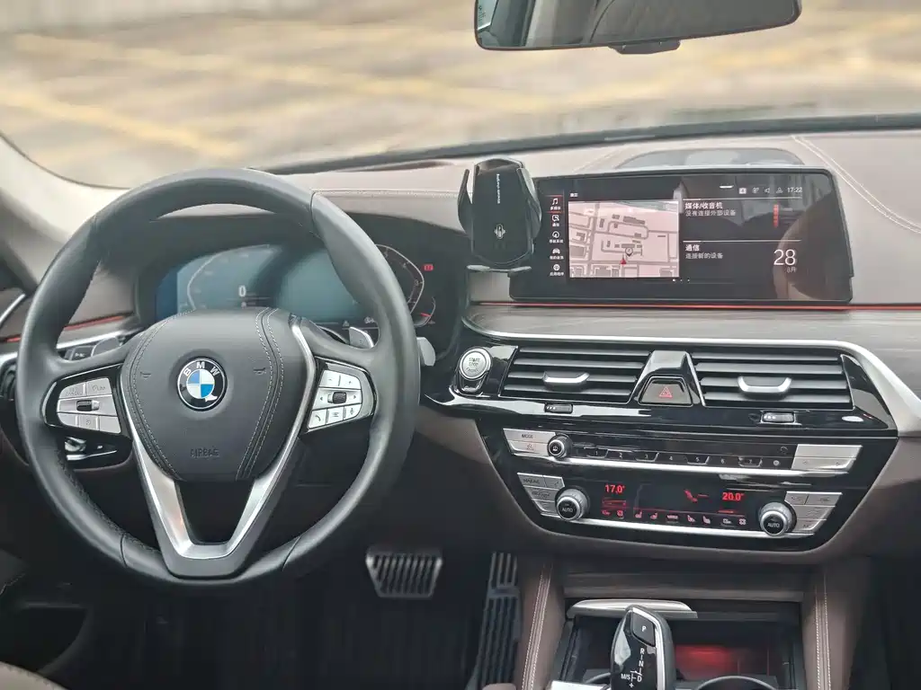 BMW 5 Series — миниатюра 6