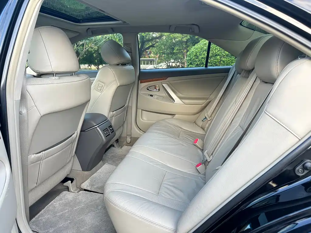 Toyota Camry — миниатюра 6