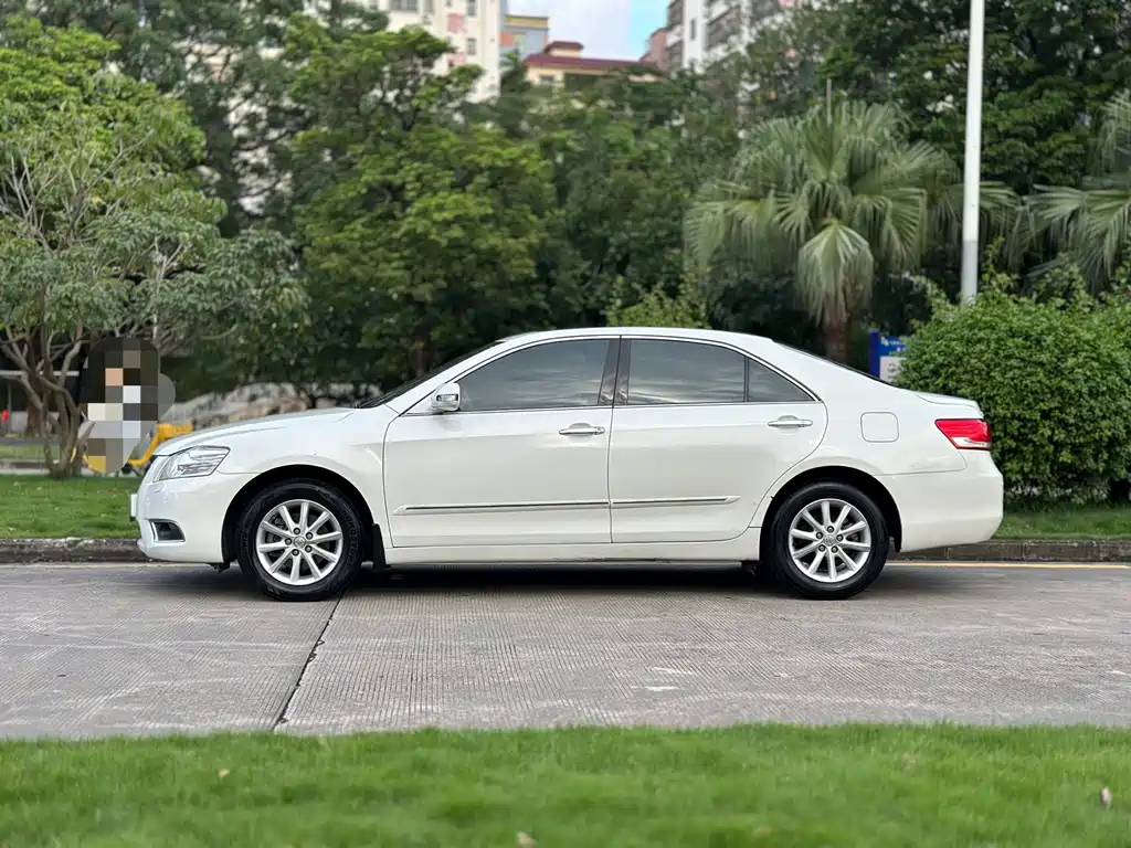 Toyota Camry — миниатюра 9